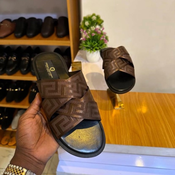 Footwear’s - Picture 4 of 4